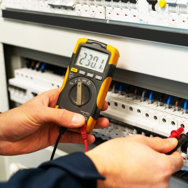 Regisztrált villanyszerelő és Villamosbiztonsági felülvizsgáló Regisztrált villanyszerelő és Villamosbiztonsági felülvizsgáló